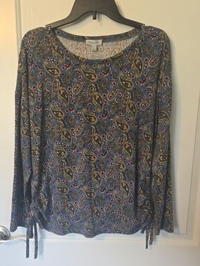 Floral & Ivy Long Sleeve Women’s Top.  NWT